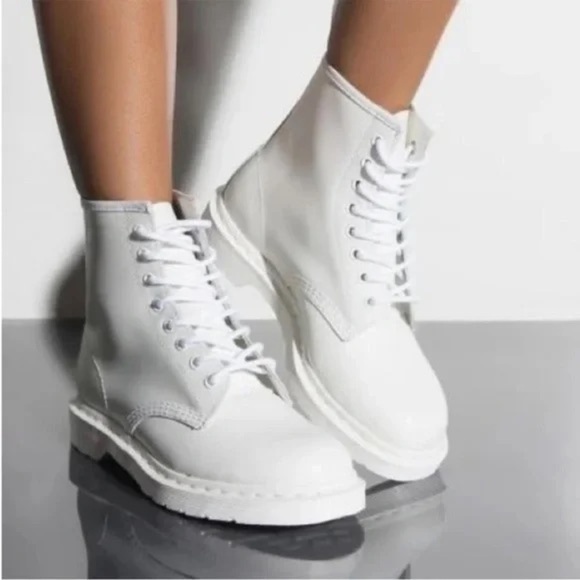 Dr. Martens White 14357
Mono Combat Boots Sz 7
Mens | 8 Womens Sz UK 6
EU 39 - Picture 1 of 10